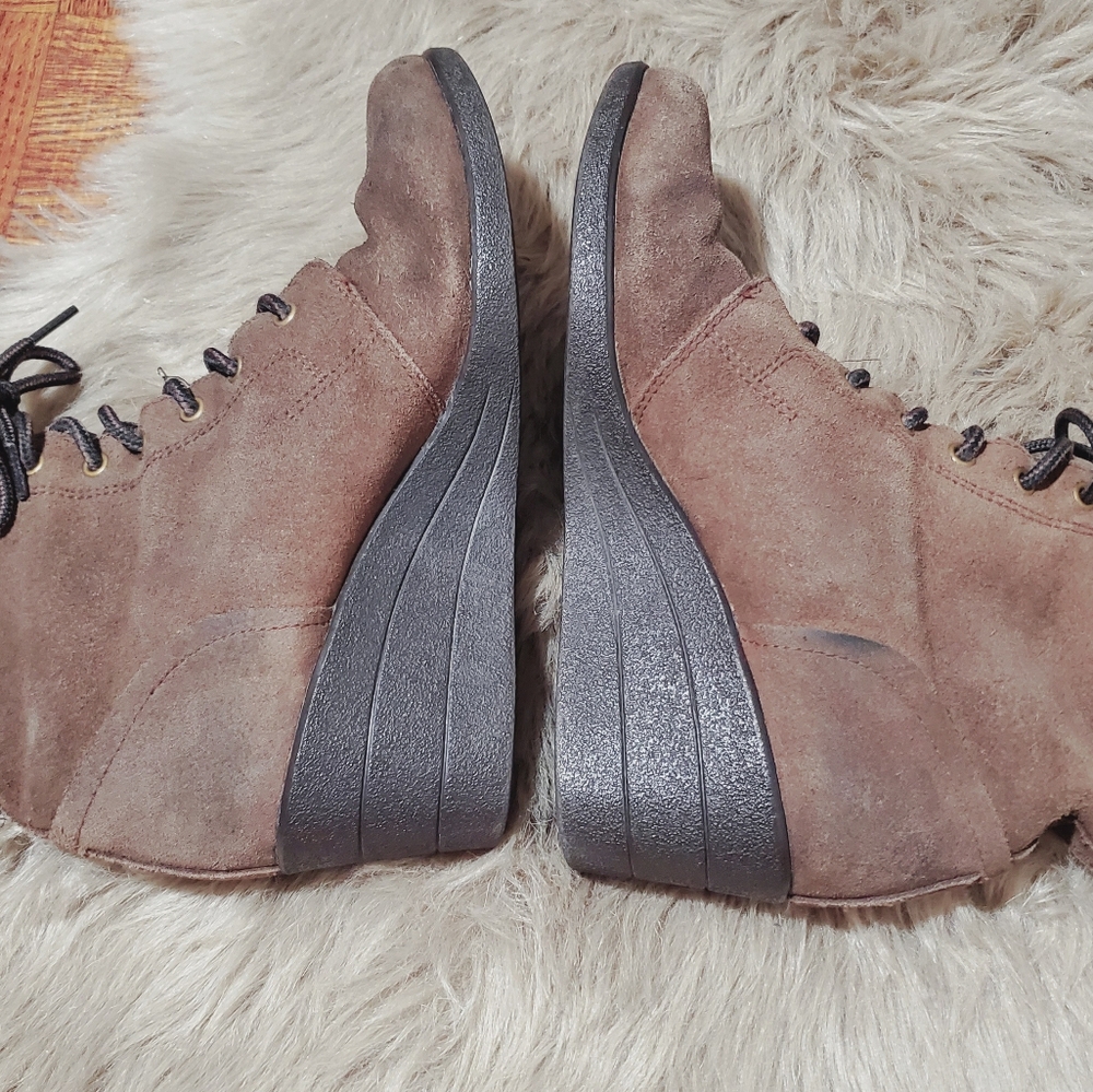 UGG Brown Suede Shearling Lace Up Boots- Size 8 - Picture 4 of 8